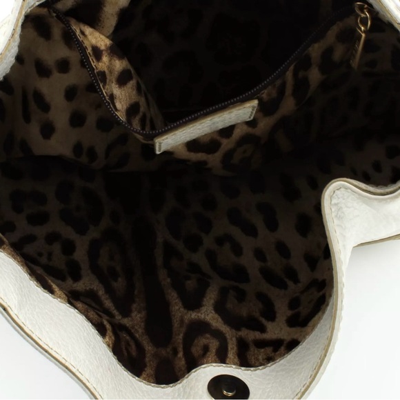 Dolce & Gabanna
Ivory Leather Gold tone Studded Feeder Style Shoulder Bag - Picture 2 of 6